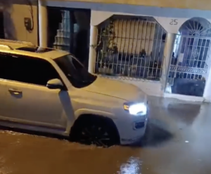 Lluvia saca a flote el 