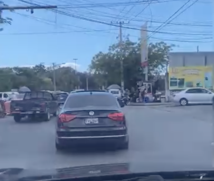 El semáforo del Km 9 con Luperón tiene años dañado y las autoridades no lo arreglan