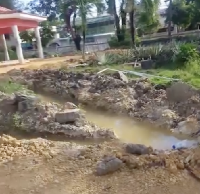 Parque de Buena Vista I en el olvido: cerrado con zinc y en pésimas condiciones tras promesa de Betty Gerónimo
