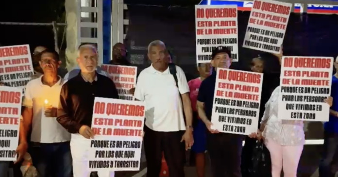 Protestan en la Avenida Libertad contra instalación de bomba de GLP