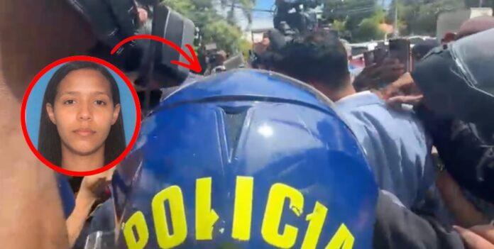 Arrestan a profesora que forzó a menor a comerse sus vómitos