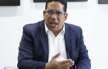 Carlos Pimentel descarta investigar licitaciones del SNS y dice que el déficit de RD$13,000 millones debe explicarlo su director