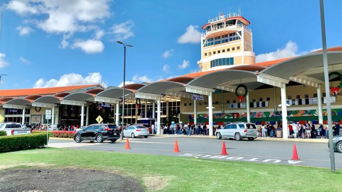 Registran incidente entre civiles y agentes de la Digesett en el Aeropuerto del Cibao