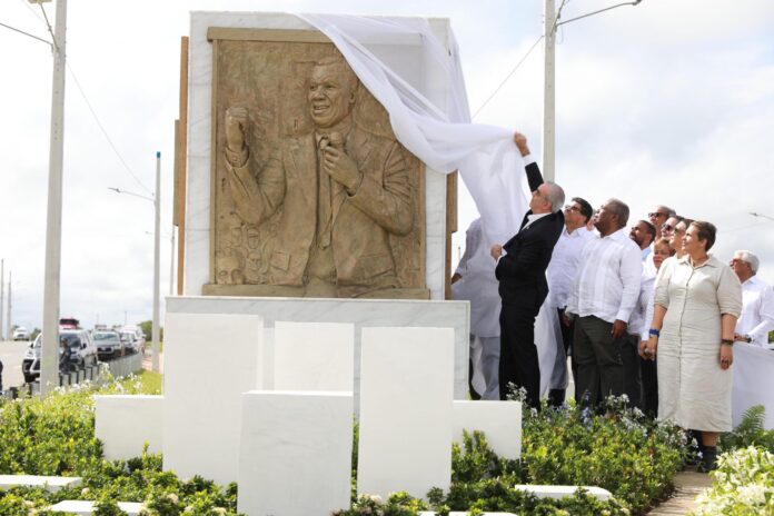 Renombran la Avenida Ecológica en honor al líder político José Francisco Peña Gómez