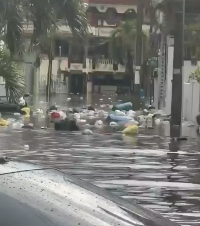 Residentes de Los Jardines del Sur denuncian inundaciones y deficiencias en la recogida de basura