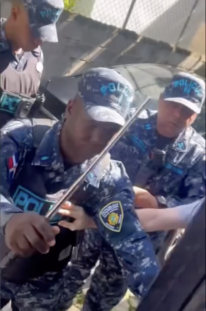 Denuncian uso excesivo de fuerza policial y detención irregular en Santiago