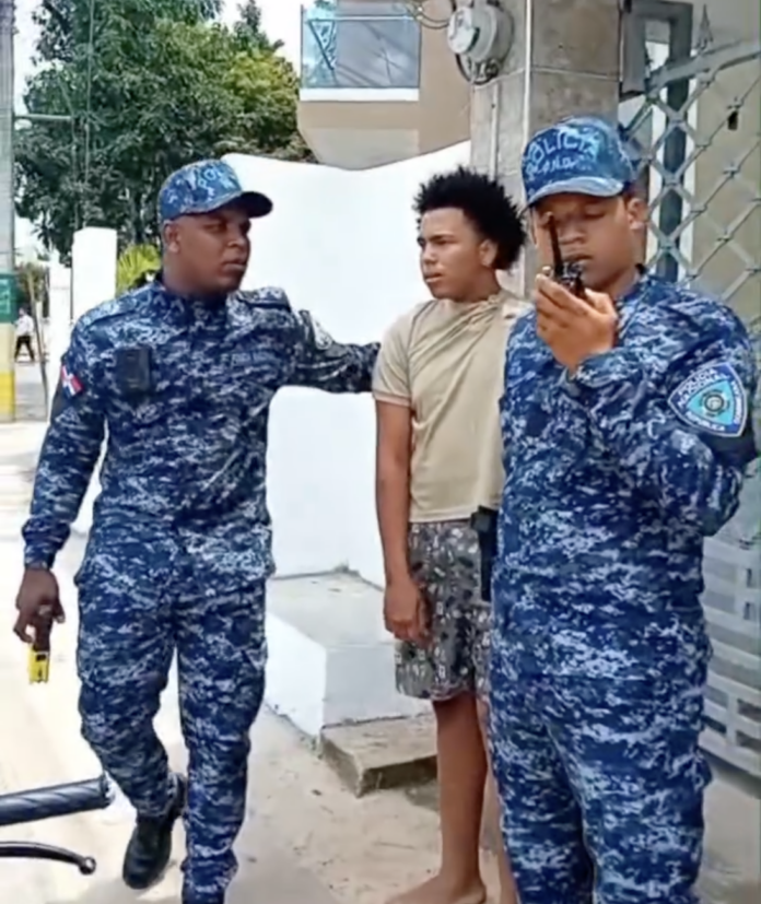 Denuncian agresión policial contra un menor de edad en su lugar de trabajo