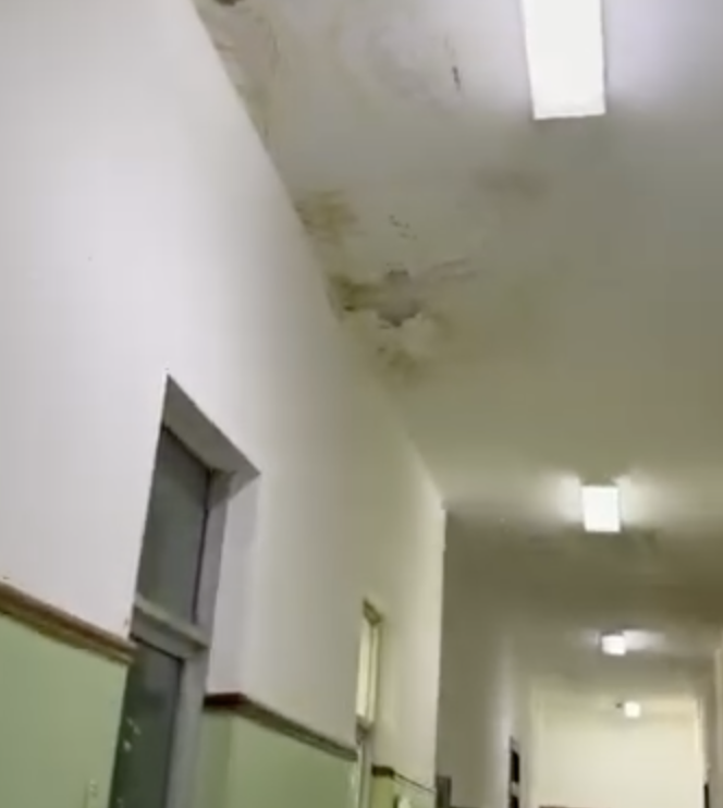 Denuncian graves filtraciones y deterioro en edificio del Servicio Nacional de Salud (SNS)