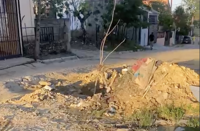 Denuncian deterioro de calles y trabajos inconclusos en El Dorado III de Santo Domingo Norte