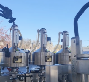 Dominicano graba proceso de inspección y control de calidad en estaciones de combustible de Minnesota