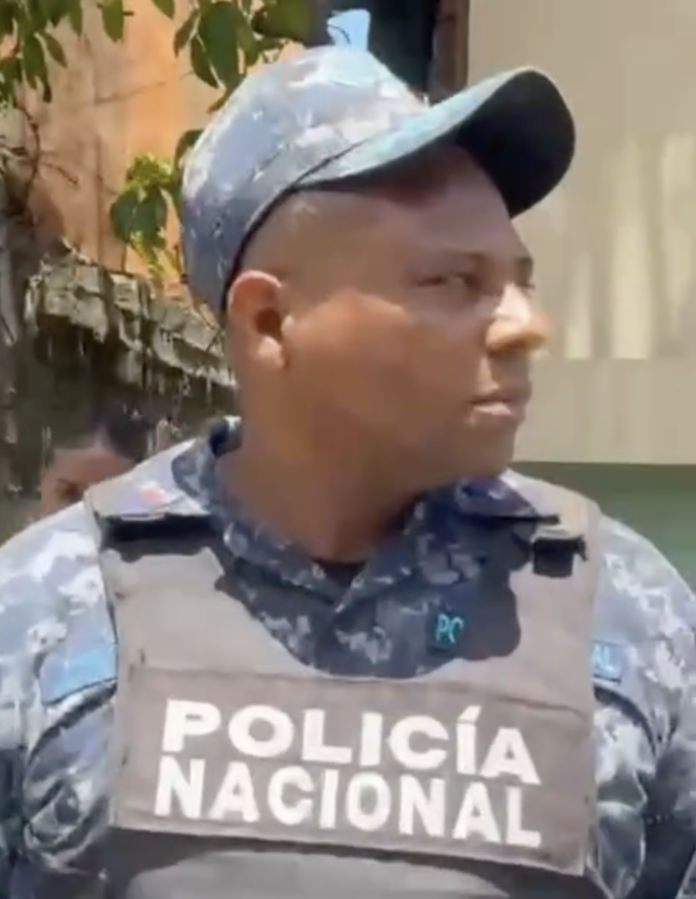 Denuncian presuntas irregularidades y represión en operativos policiales en Los Alcarrizos