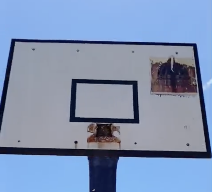 Jóvenes de Sol de Luz en Villa Mella solicitan reparación de cancha deportiva