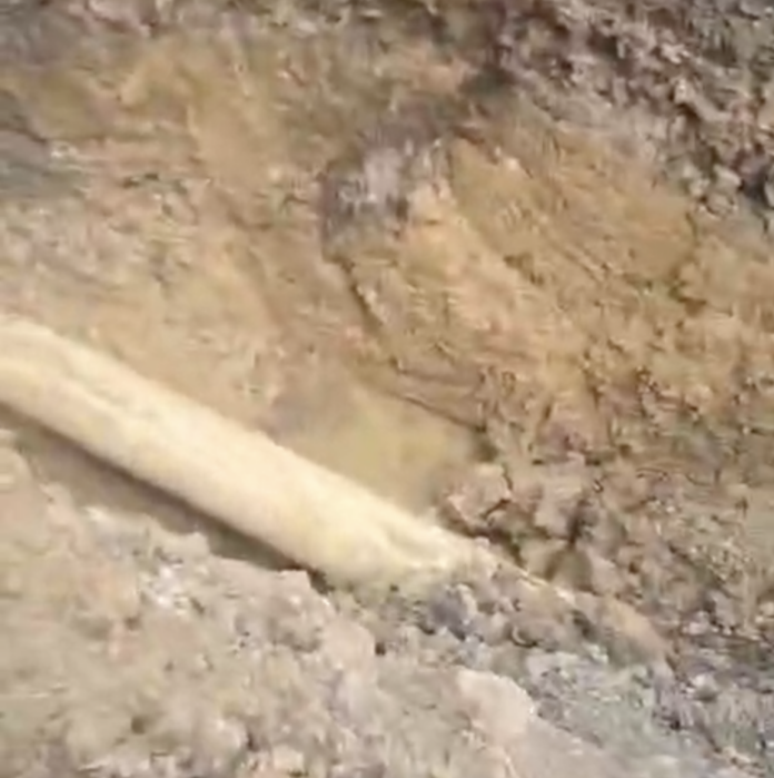 Residentes de Ciudad Satélite Duarte exigen a la CAASD solución inmediata ante falta de agua