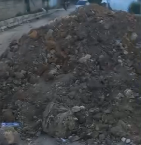 Denuncian uso de materiales de mala calidad en pavimentación de calle en El Valiente