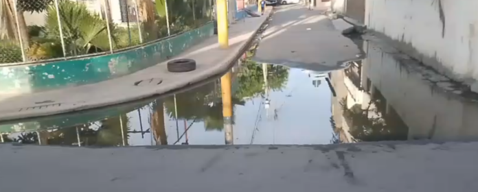 Residentes del Ensanche Isabelita denuncian focos de enfermedades por aguas estancadas