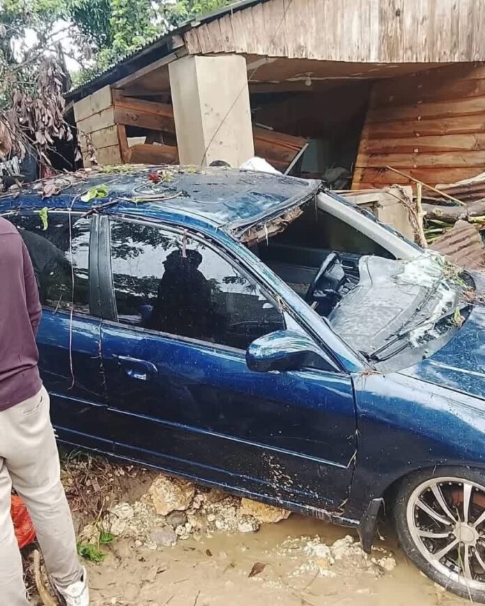 Panorama desolador en Los Ciruelos de Montellano tras devastadora crecida del río Camú