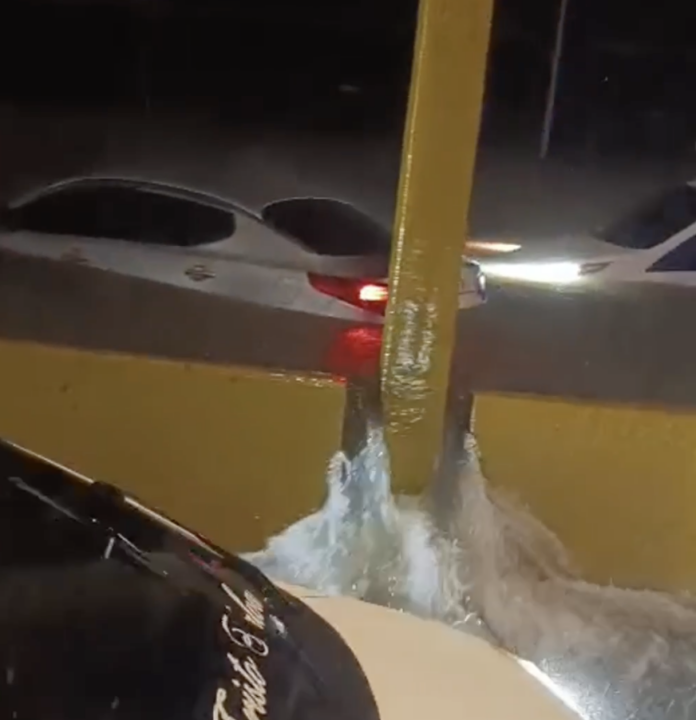 Autopista Duarte totalmente inundada tras intensas precipitaciones