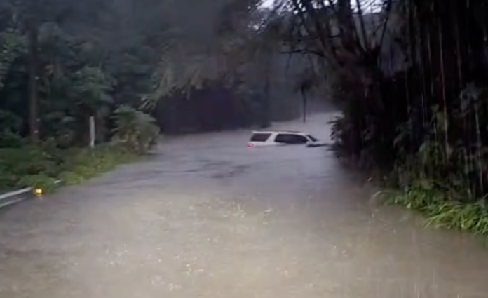 Puente que conecta Los Girasoles con Pantoja se encuentra totalmente inundado