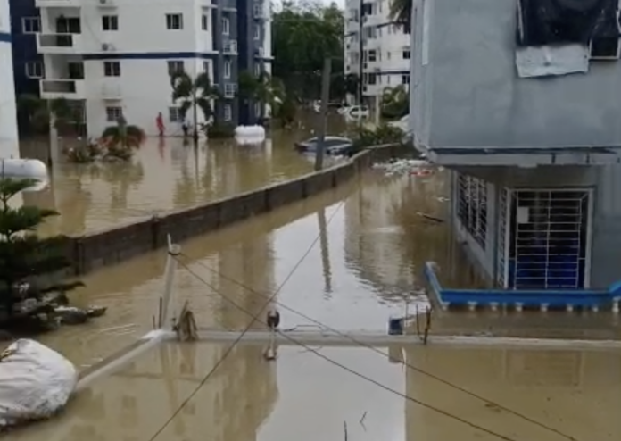 Tragedia en Manoguayabo: vecinos de la calle Blasina Campusano bajo agua tras inundaciones fatales
