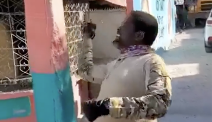 Jimmy Chérizier reaparece volando una chichigua tras meses de silencio en Haití