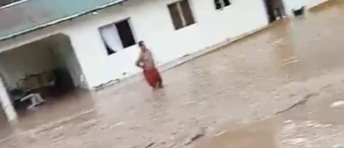 La Jagua en Jarabacoa queda totalmente inundada por colapso de río tras lluvias