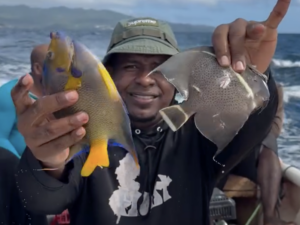 Capturan pez loro en flagrante violación a la veda permanente en el Mar Caribe