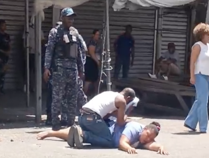 Abudina denuncia desalojos violentos y arbitrarios del Ayuntamiento en la avenida Duarte