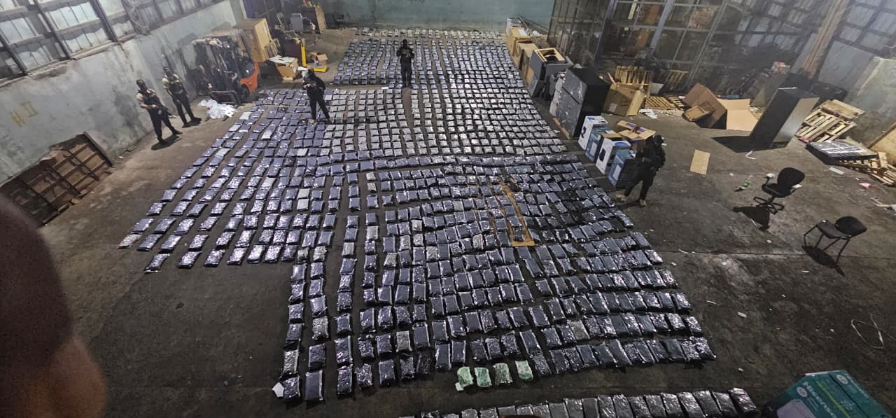 Un golpe más al narcotráfico con decomiso de más de 1,100 paquetes de presunta marihuana en Puerto Plata