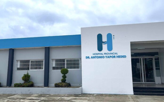 Denuncian graves filtraciones en el techo del hospital del seguro en Nagua