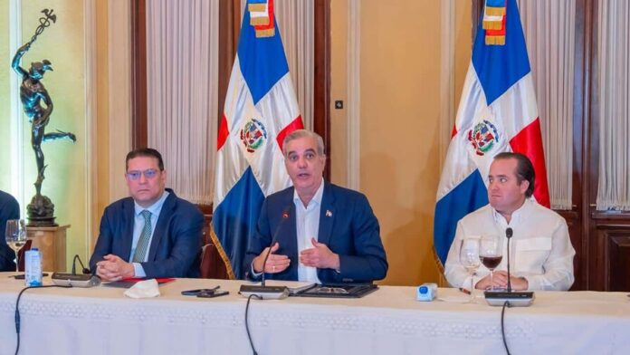 Abinader garantiza estabilidad en los precios de la canasta básica ante crisis mundial