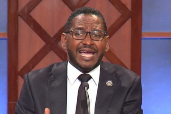 Juez Reymundo Mejía rechaza aplazamiento e inicia juicio preliminar por tragedia en Jet Set