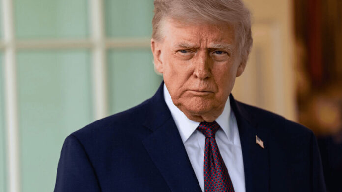 Trump afirma que Irán se encuentra en «estado de colapso» y busca reabrir Ormuz