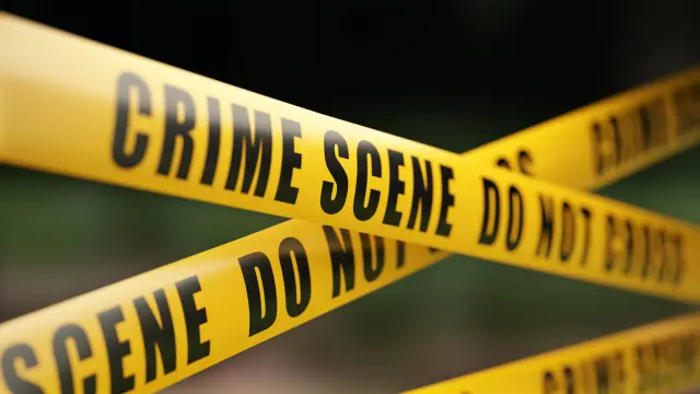 Conmoción en Villa Altagracia por el asesinato de una joven a manos de un prófugo en una finca de Los Arroyones