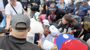 Persona se desmaya durante marcha del movimiento Justicia Jet Set hacia el Palacio de Justicia