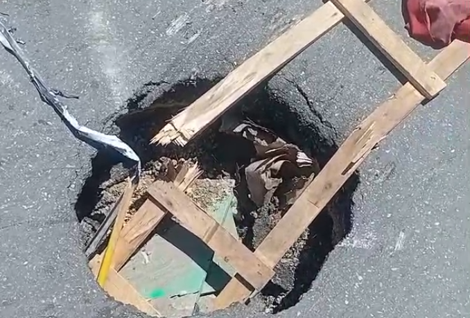 Denuncian peligroso hoyo en la avenida Gustavo Mejía Ricart que amenaza la seguridad vial