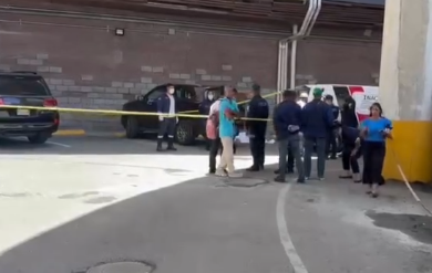 Hombre fallece tras lanzarse desde el cuarto piso de Plaza Central
