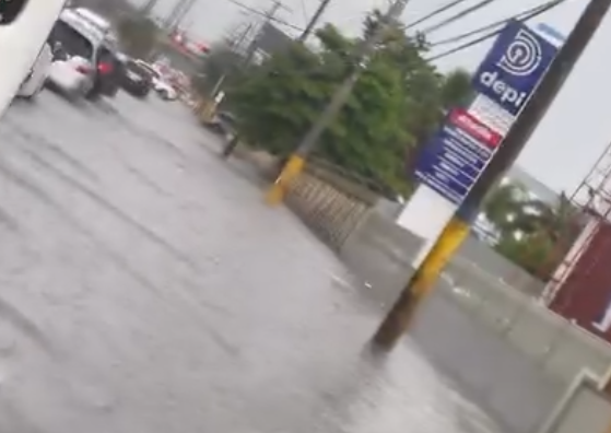 Denuncian inundación crítica en el kilómetro 9 de la carretera Mella tras las lluvias de ayer