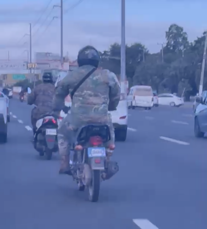 Reportan presuntas infracciones viales por parte de uniformados en elevado de la avenida John F. Kennedy