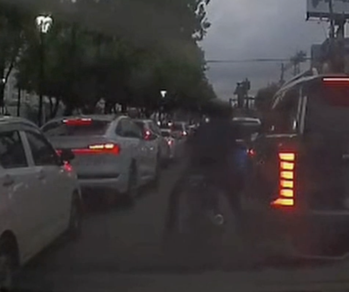 Ladrón motorizado le roba celular a Ricardo Ripoll en Bella Vista