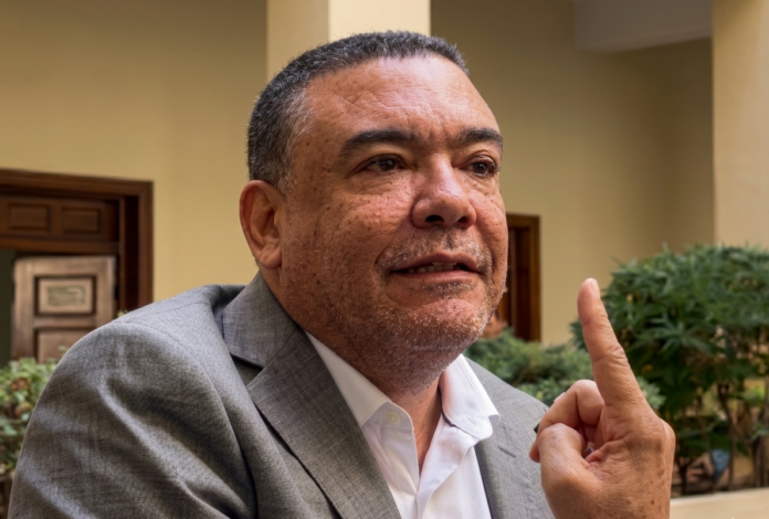 Fuente judicial confirma orden de arresto activa contra Jhossan Capell por agresión en el Palacio de Justicia