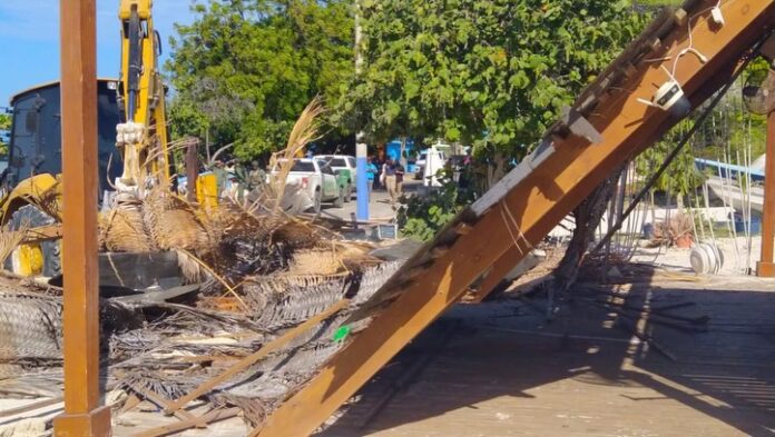 Propietarios de restaurante en Pedernales denuncian desalojo irregular por miembros del SENPA
