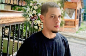 Comunitarios en Jarabacoa denuncian que patrulla policial ultimó a joven calificado como serio y trabajador