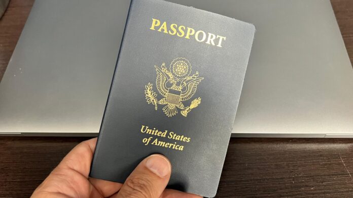 EE. UU. comenzará este viernes a revocar pasaportes por deudas de manutención infantil