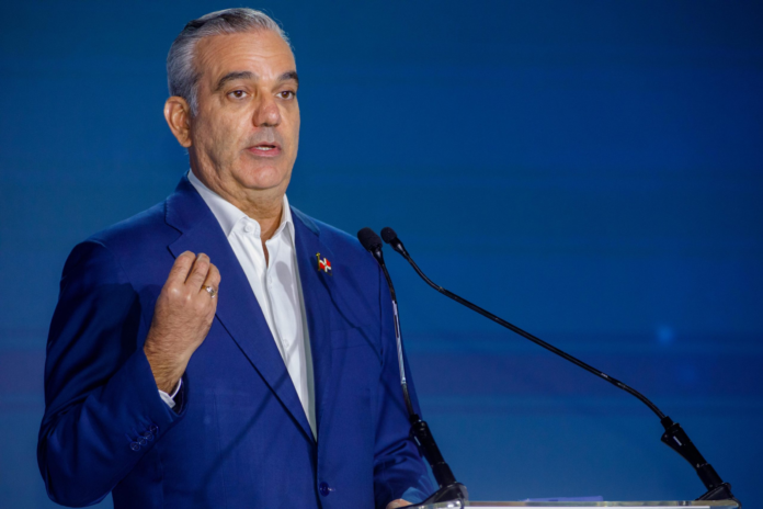 Presidente Luis Abinader informa reducción de la pobreza monetaria a un 15.3% en el primer trimestre del año