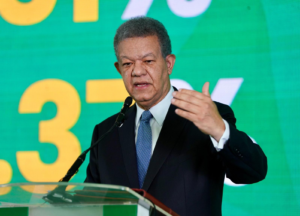 Leonel Fernández advierte posibles acciones legales y movilizaciones ante propuesta de reducción de fondos a partidos