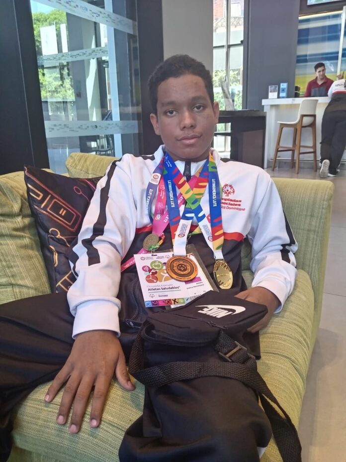 Kevin Manuel Ramírez Brito: El joven con autismo que superó el silencio y hoy domina seis idiomas