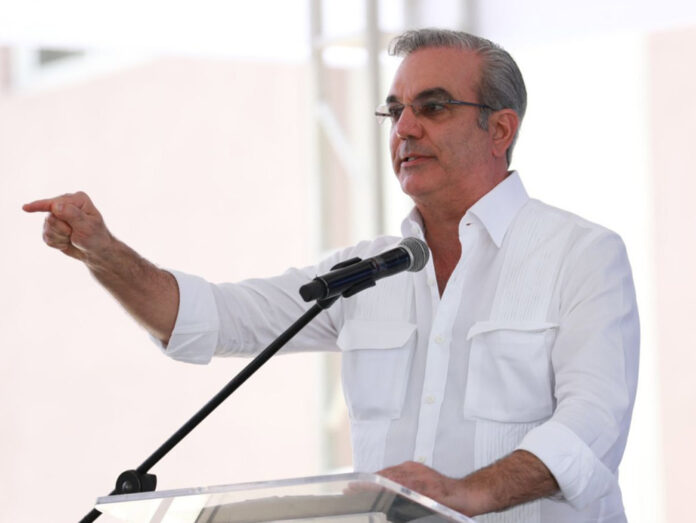 El presidente Luis Abinader promulga la Ley 30-26 del paquete fiscal pese a las protestas y el rechazo social