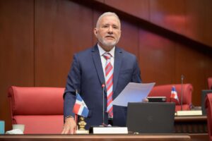 Senador Antonio Taveras propone eliminar penas de prisión por difamación y derogar el ultraje a funcionarios